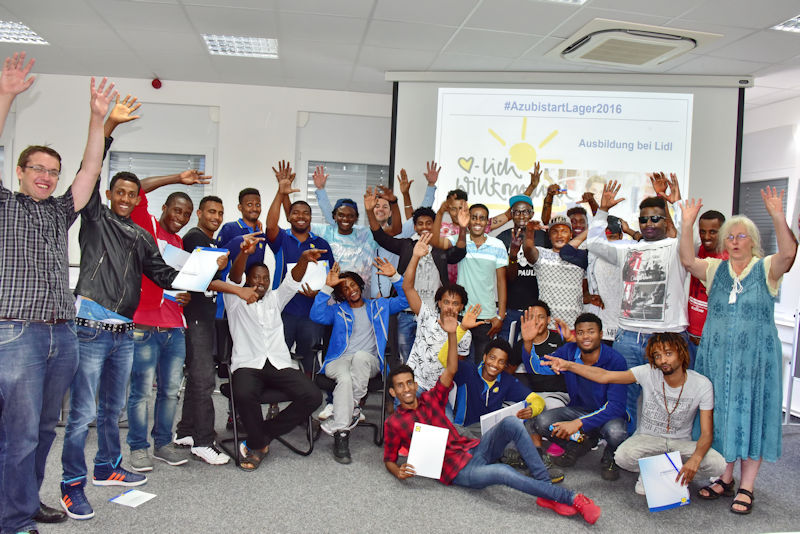 Vertragsunterzeichnung AsA Lidl